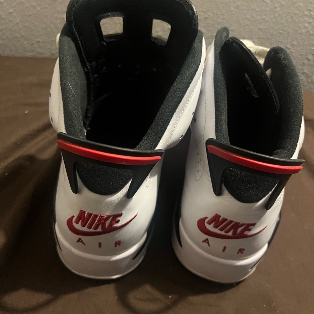 Nike Black and White Sneakers Nike Retro 6 Carmine OG - Picture 4 of 7